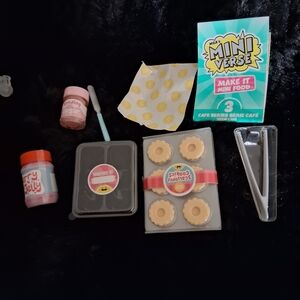 Miniverse series 3 cafe sandwich Cookies